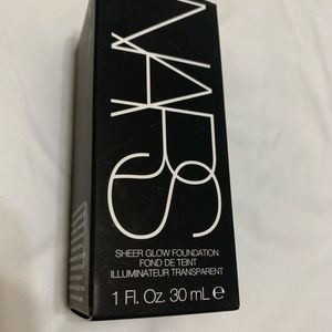 Nars Sheer Glow Foundation - Punjab
